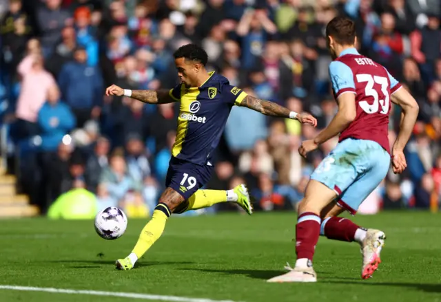 Justin Kluivert scores their first goal