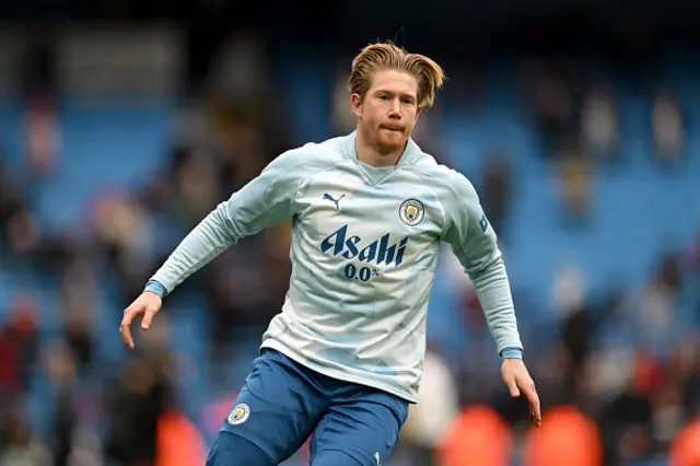 Kevin De Bruyne of Manchester City warms up