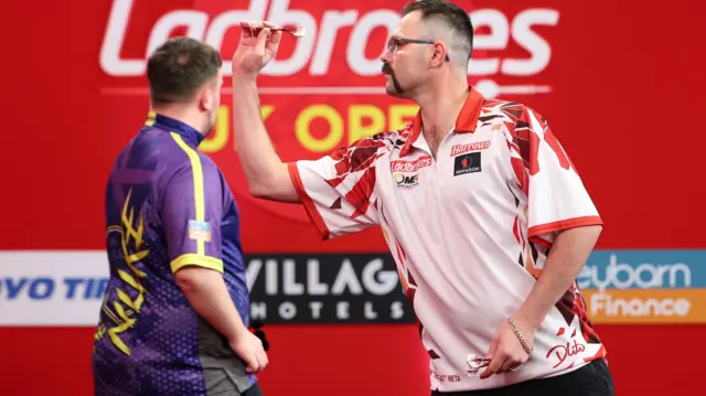 Damon Heta throws a dart