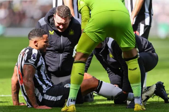 Lascelles receives treatment on his ankle