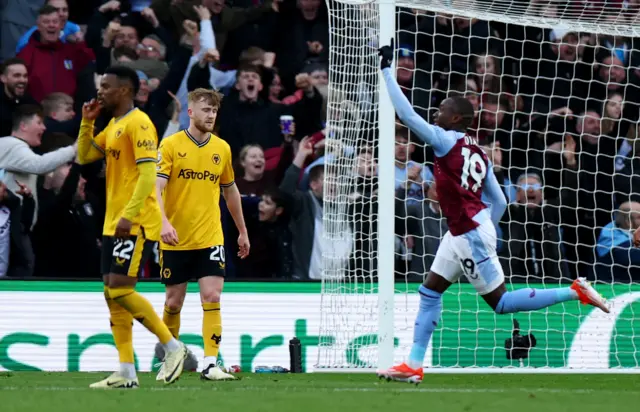 Moussa Diaby celebrates