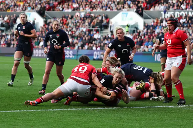 Rosie Galligan scores a try