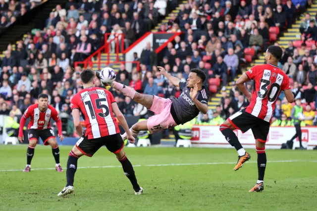 Muniz overhead kick