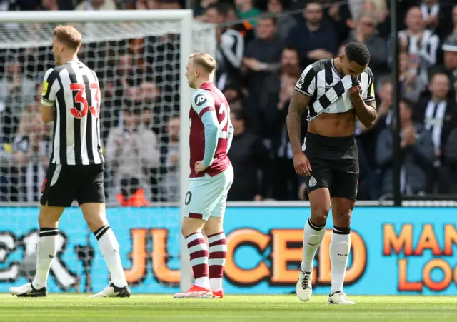 Lascelles covers his face after suffering an injury