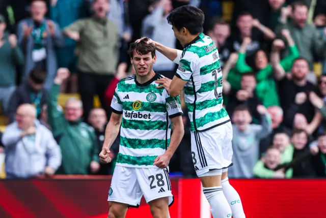 Celtic players Paulo Bernardo and Yang Hyun-jun celebate