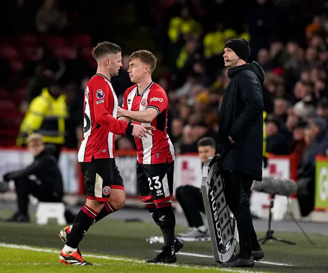 Oliver Norwood of Sheffield United gets substituted for Ben Osborn