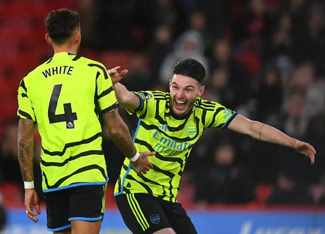 Ben White of Arsenal (L) celebrates with teammate Declan Rice