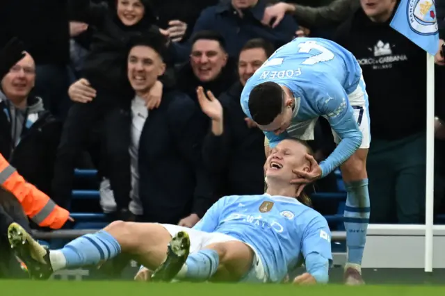 Erling Haaland and Phil Foden celebrate