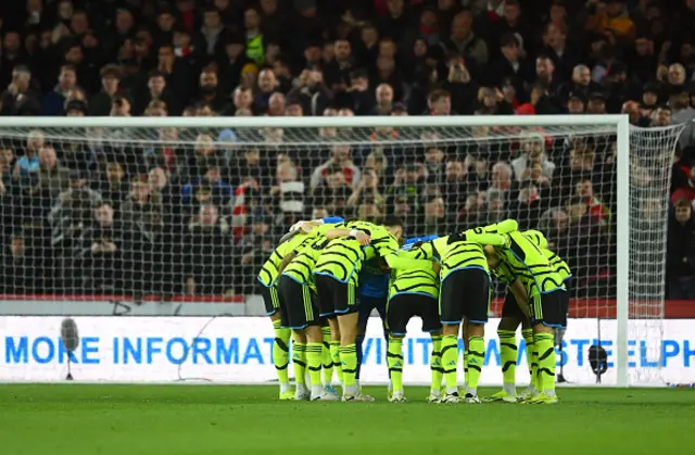 Players of Arsenal huddle together