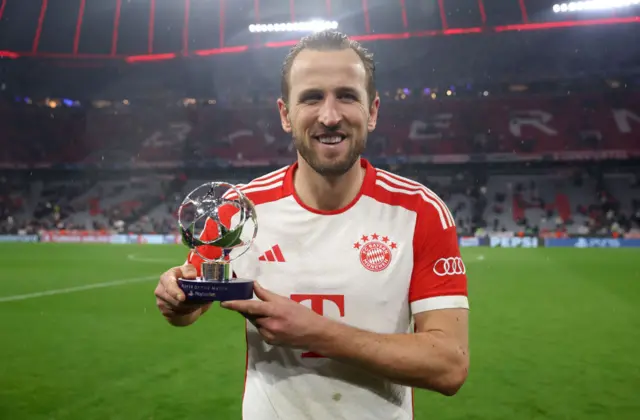 Kane poses with the MOTM trophy post Lazio win.