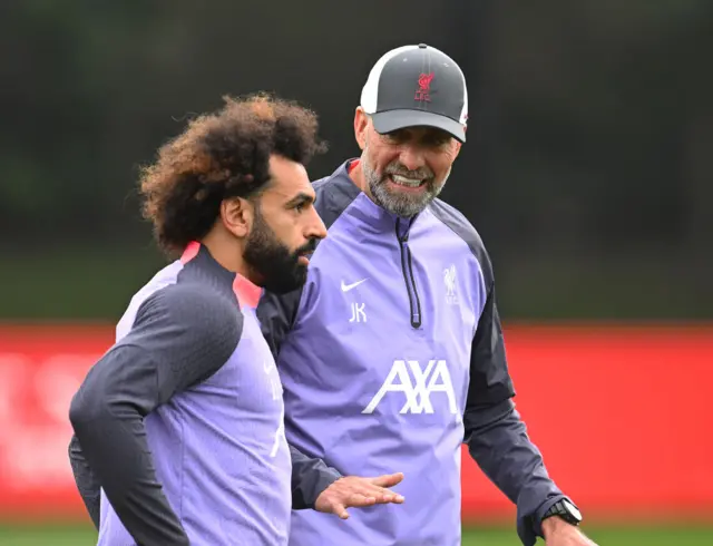 Jugen Klopp speaks with Mohamed Salah