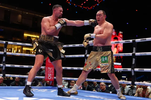 Joseph Parker lands a jab on Zhilei Zhang