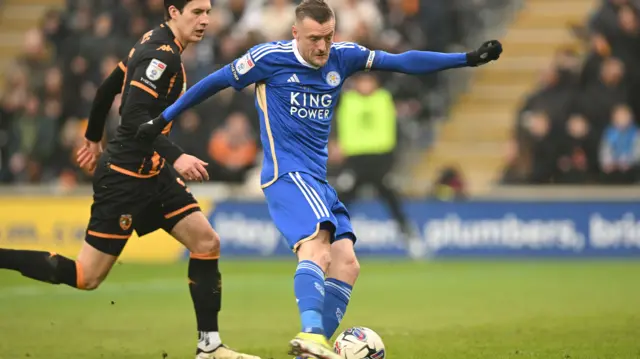 Jamie Vardy scores for Leicester