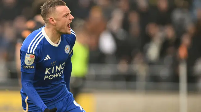 Jamie Vardy celebrates scoring