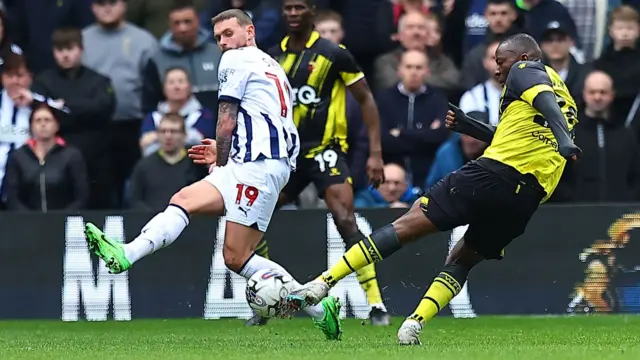 Edo Kayembe strikes to score for Watford