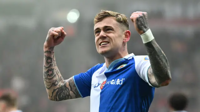 Sam Szmodics celebrates goal