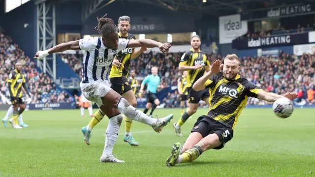 Brandon Thomas-Asante scores for West Brom