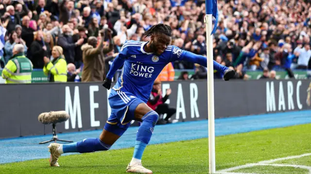 Stephy Mavididi celebrates his goal