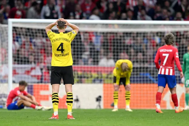 Disappointed Borussia Dortmund players