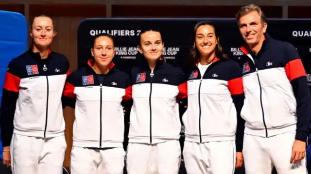 Kristina Mladenovic, Diane Parry, Clara Burel, Caroline Garcia and Captain Julien Benneteau of France