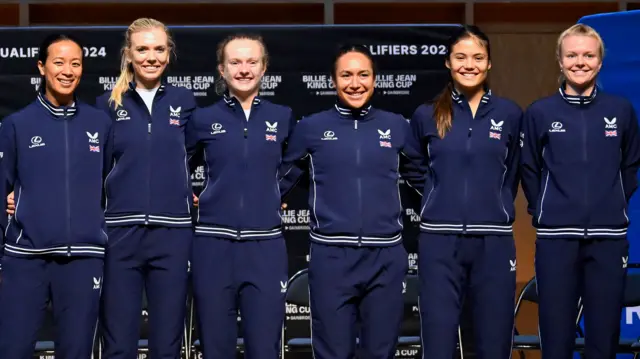 Captain Anne Keothavong, Katie Boulter, Fran Jones, Heather Watson, Emma Raducanu and Harriet Dart of team Great-Britain