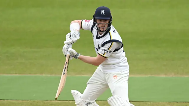 Rob Yates batting for Warwickshire