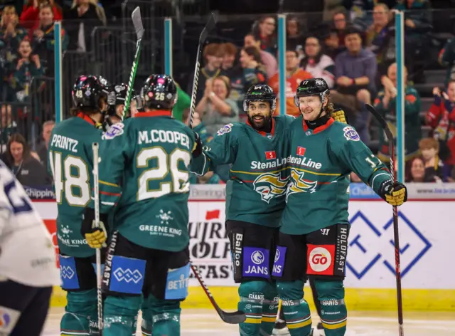 Giants celebrate Oliver Cooper’s goal