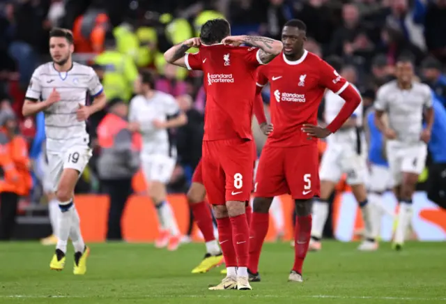 Liverpool players look dejected