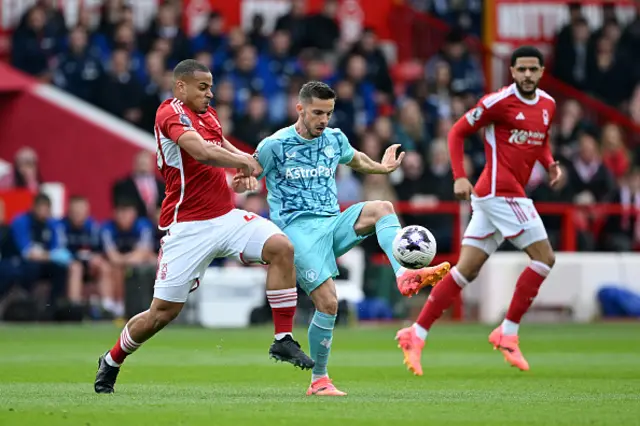 Pablo Sarabia of Wolverhampton Wanderers is challenged by Murillo