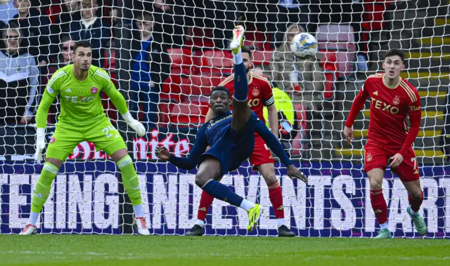 Dundee's Amadou Bakayoko attempts an overhead kick