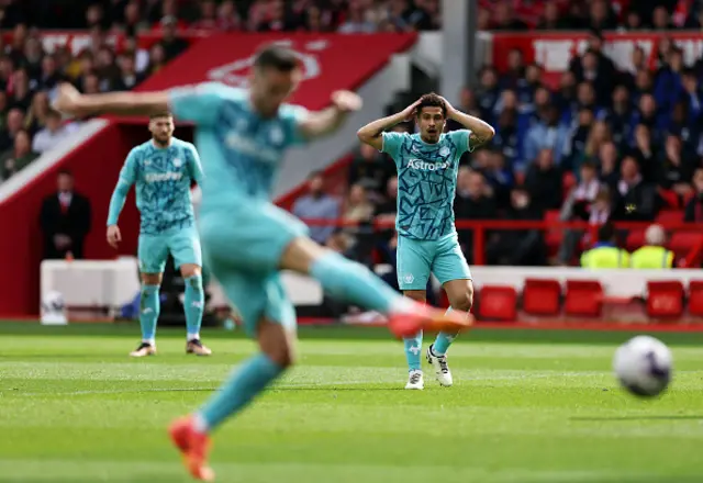 oao Gomes reacts after his teammate Pablo Sarabia of Wolverhampton Wanderers shoots