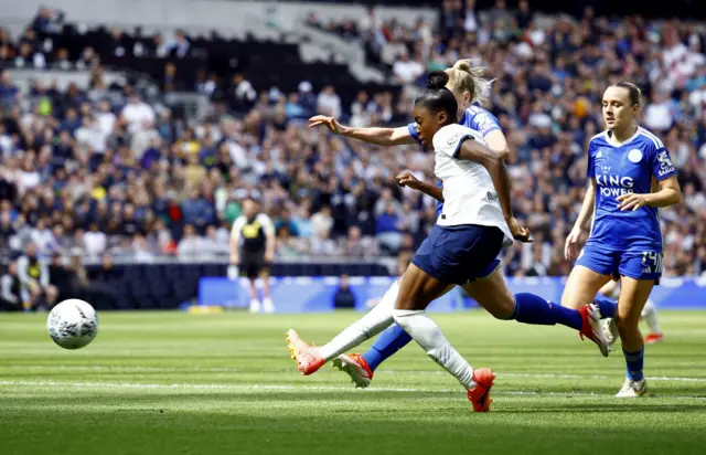 Jessica Naz scores