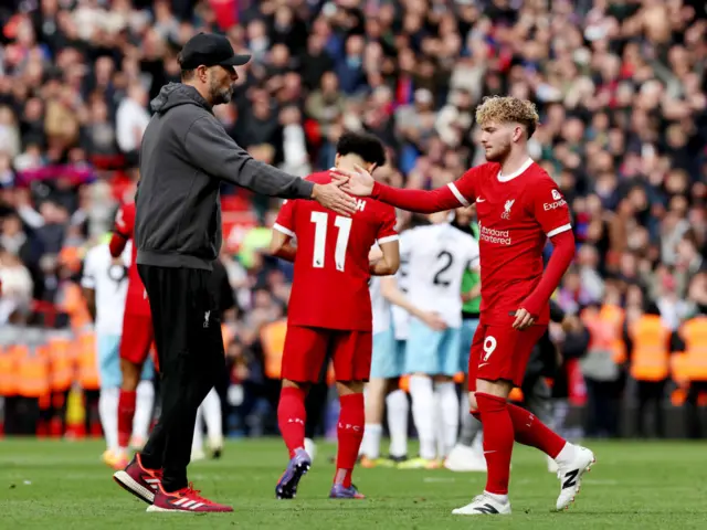 Liverpool players look dejected