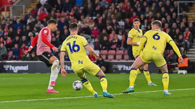 Che Adams scores for Southampton