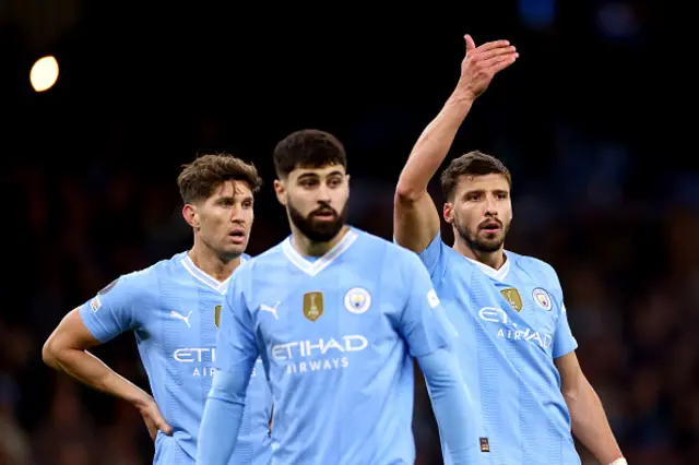 Ruben Dias (R) alongside teammates Josko Gvardiol (C) and John Stones