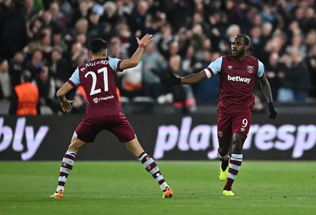 Nayef Aguerd, Michail Antonio high five