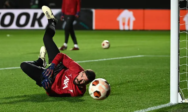 Alisson Becker warms up