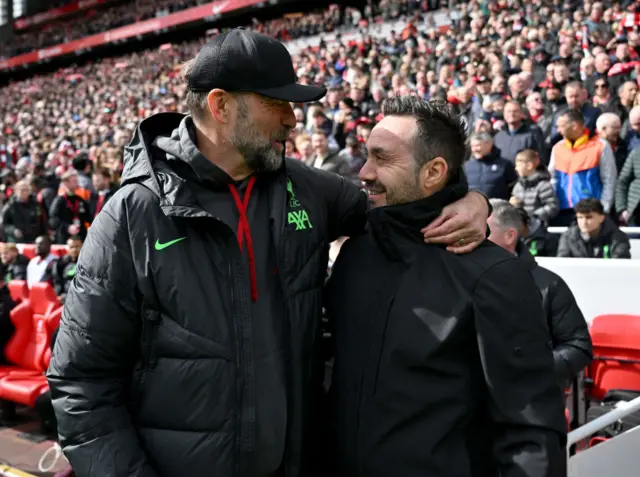 Jurgen Klopp hugs Roberto de Zerbi