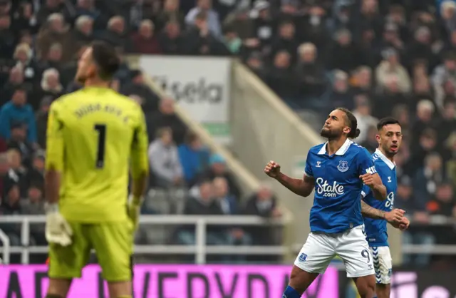 Calvert lewin celebrates towards the away fans