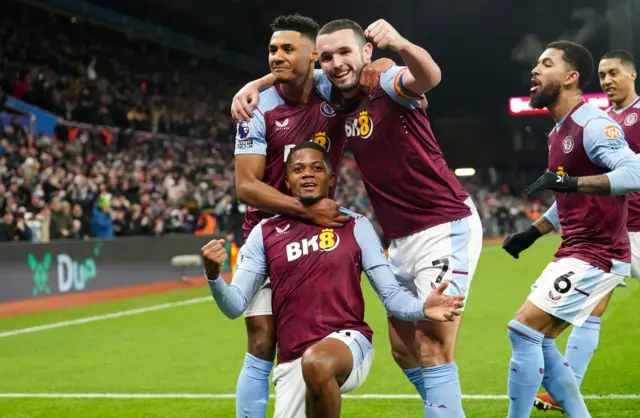 Leon Bailey celebrates with his Aston Villa team-mates after scoring against Manchester City