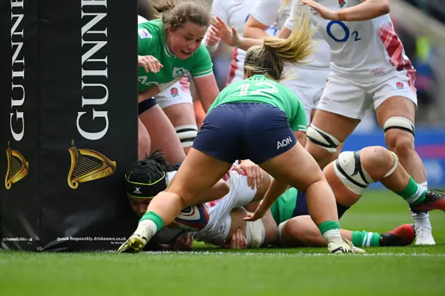 Sadie Kabeya scores for England next to the posts