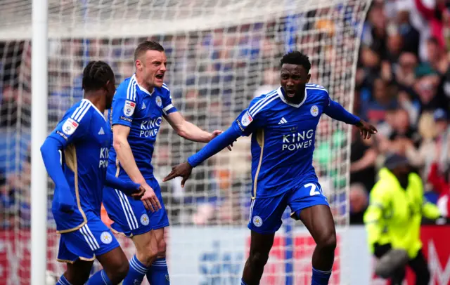 Leicester celebrate Wilfred Ndidi's opening goal