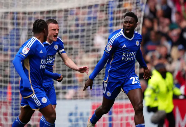 Leicester celebrate Wilfred Ndidi's opening goal