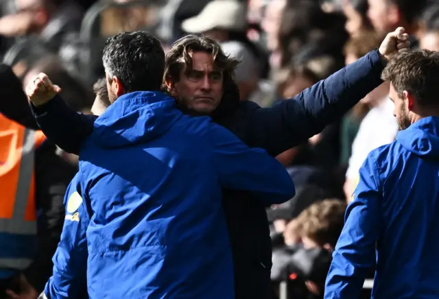 Thomas Frank celebrates with his staff after the third goal