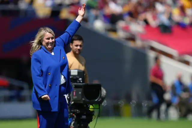 Hayes waves and smiles at her players