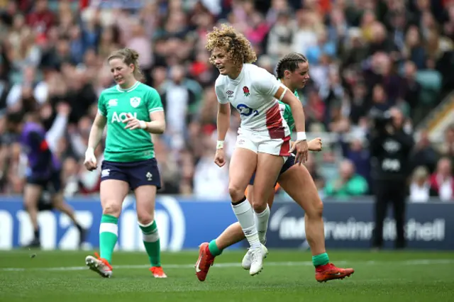 Ellie Kildunne of England celebrates scoring her team's fifth try