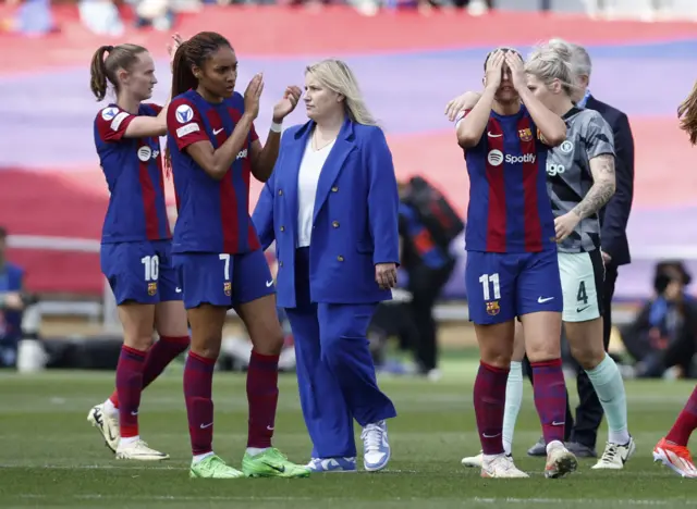 Barcelona players commiserate as Emma Hayes goes around chatting to her Chelsea players