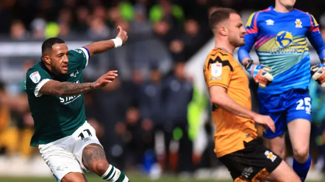 Nathaniel Mendez-Laing scores for Derby at Cambridge