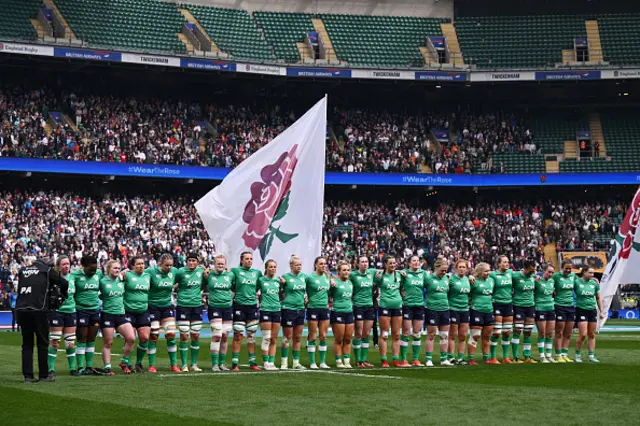 Ireland sing the national anthem