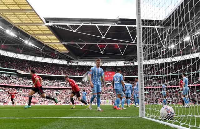 Harry Maguire of Manchester United celebrates